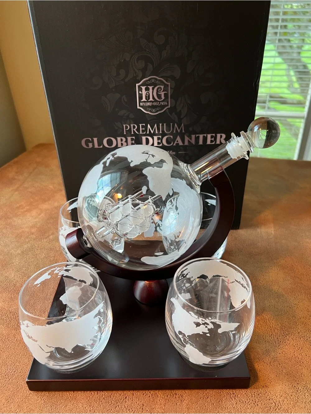 Hydro Gizmos Globe Etched Glass Decanter Set w/ four Globe Tumblers Clear White